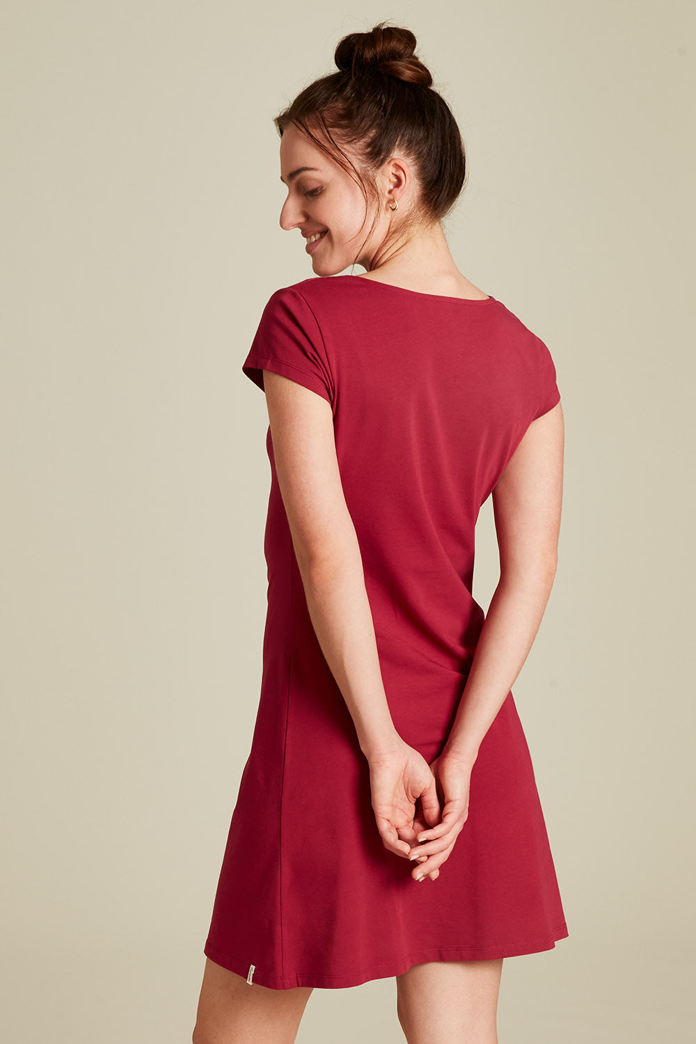 Kleid mit Wasserfall-Ausschnitt