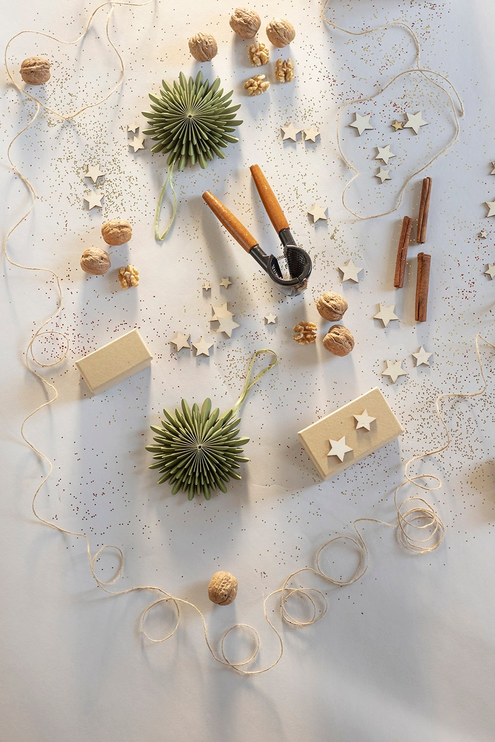 Paper pendant GREEN FLAKE