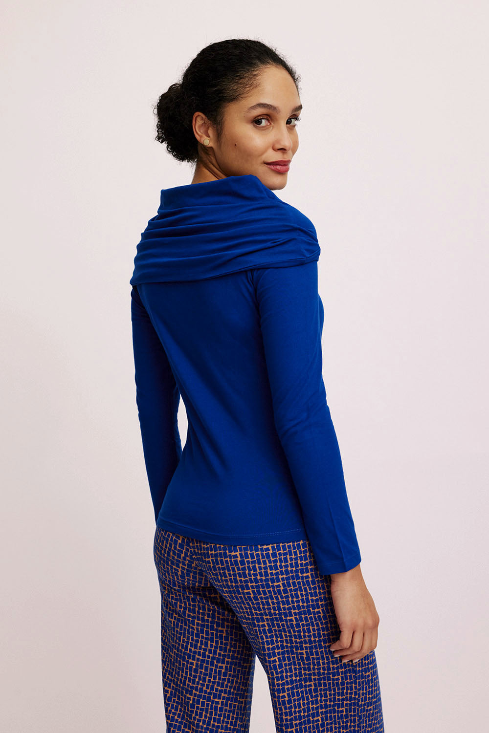 Sweater with large collar