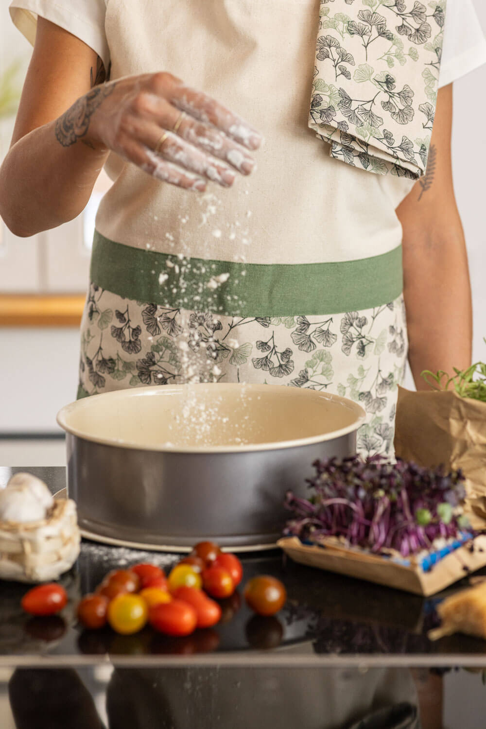 Kitchen apron LEAVES