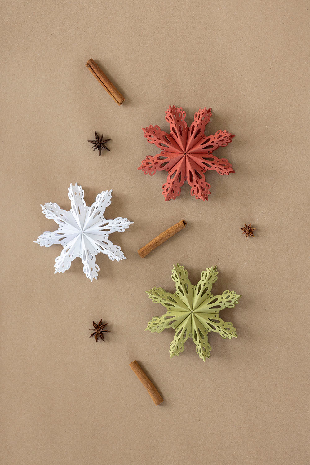 Paper pendant GREEN STAR