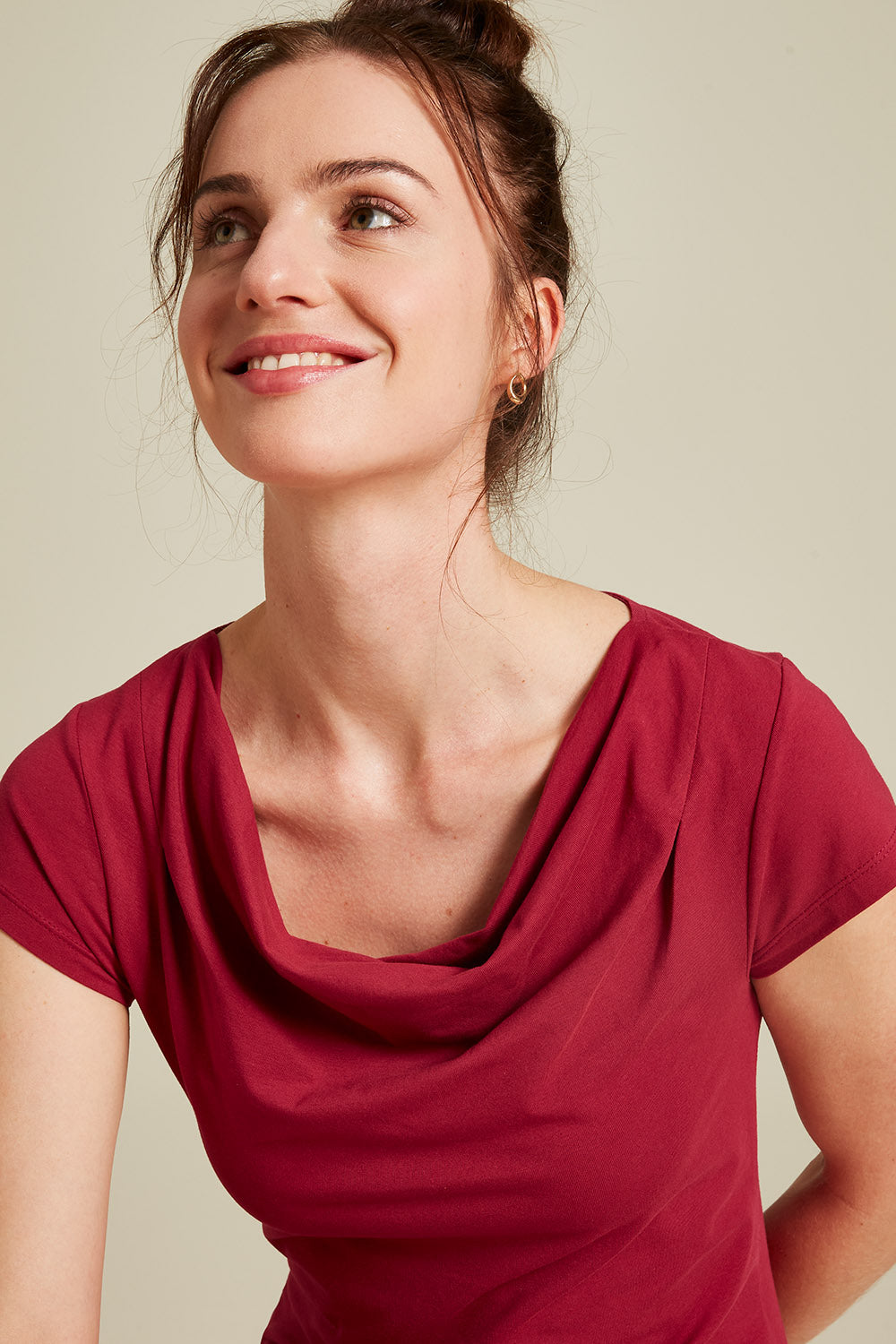 Kleid mit Wasserfall-Ausschnitt