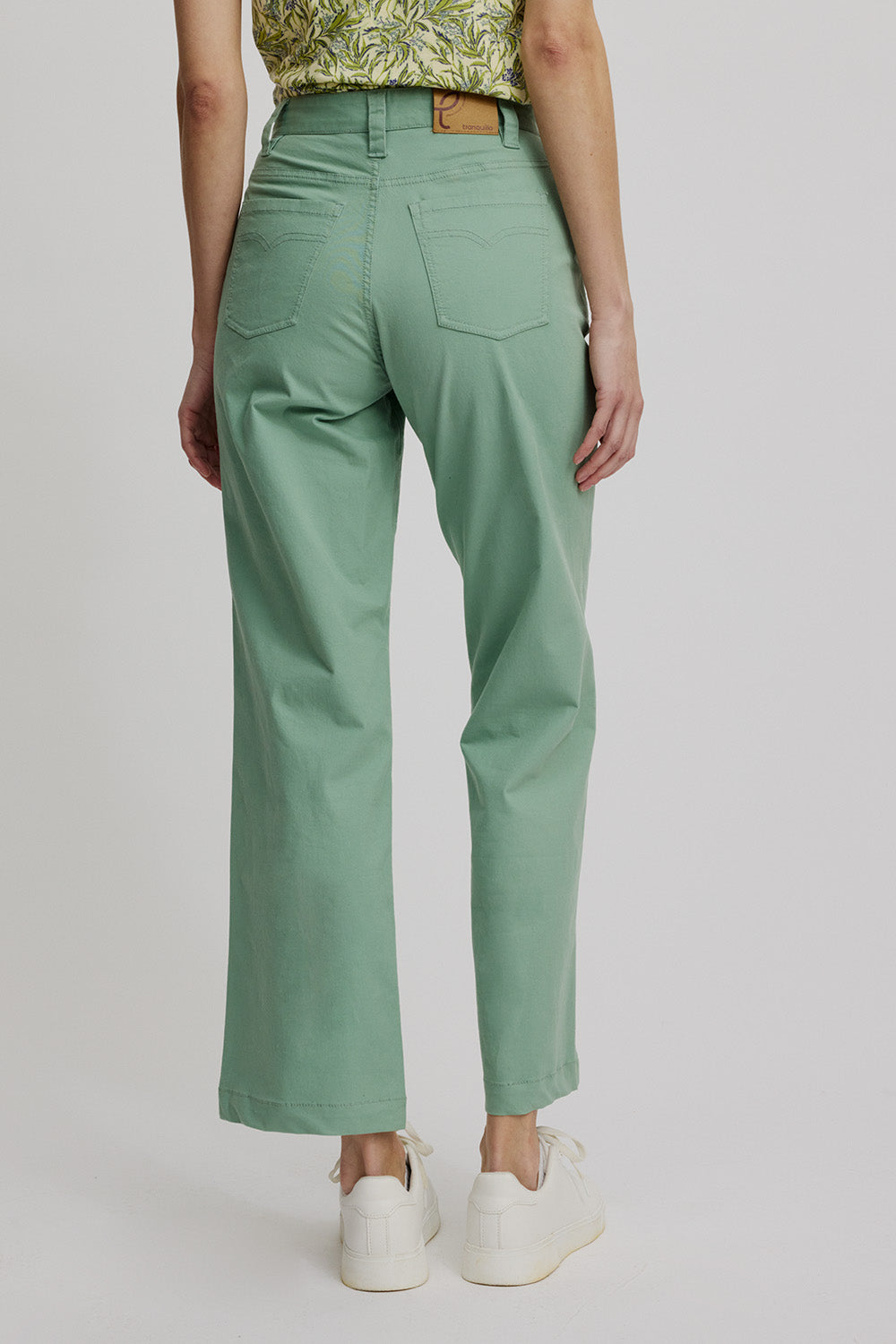 Twill-Hose ausgestellt