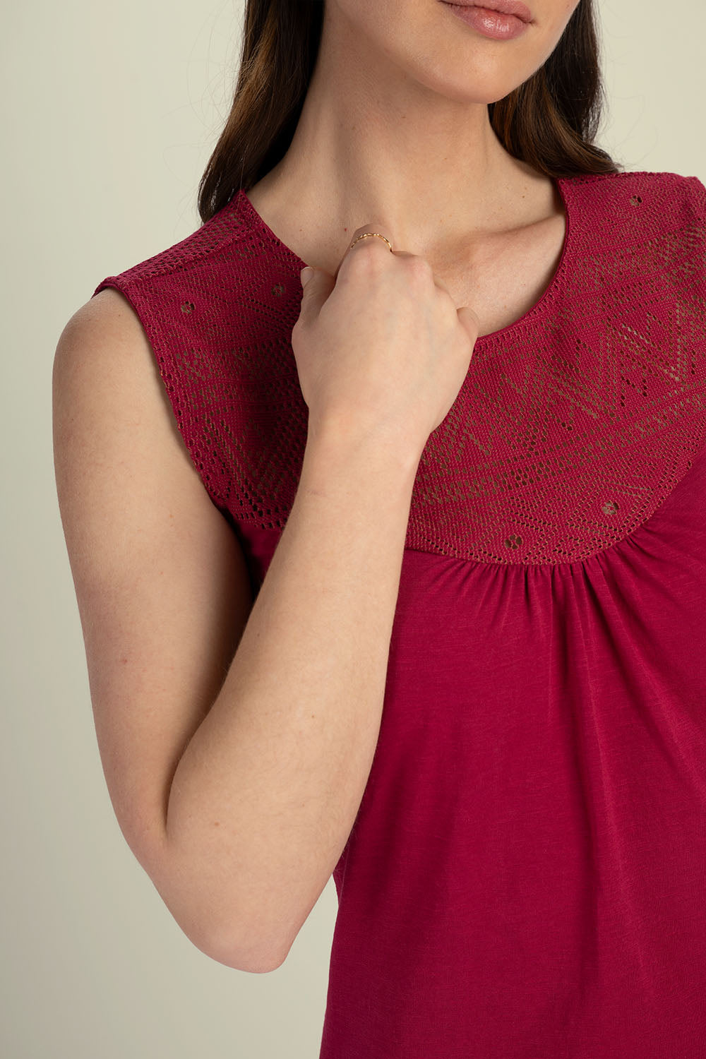 Jersey- Kleid mit Spitzendetails