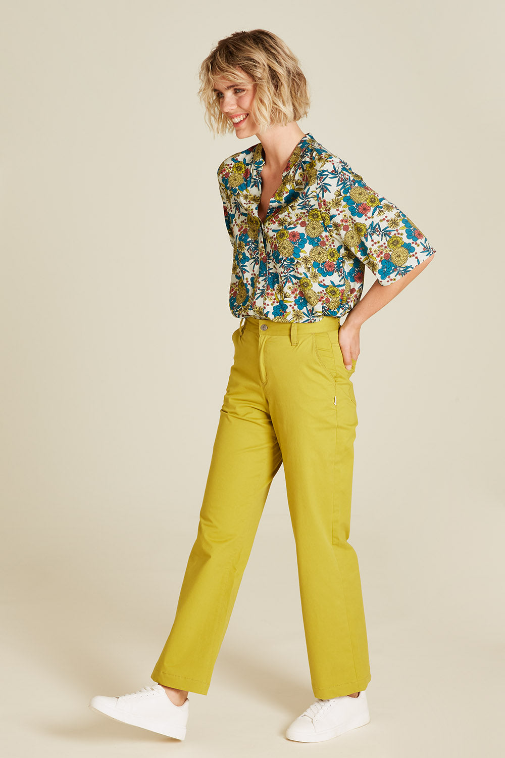 Twill-Hose ausgestellt