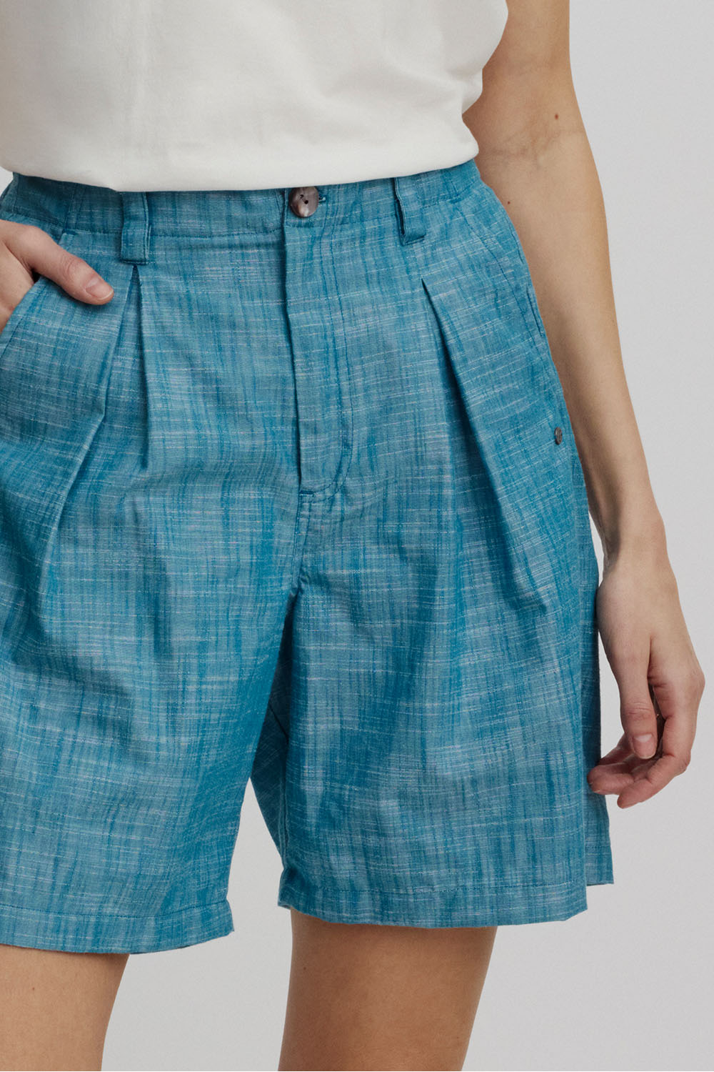 Shorts in Leinenoptik