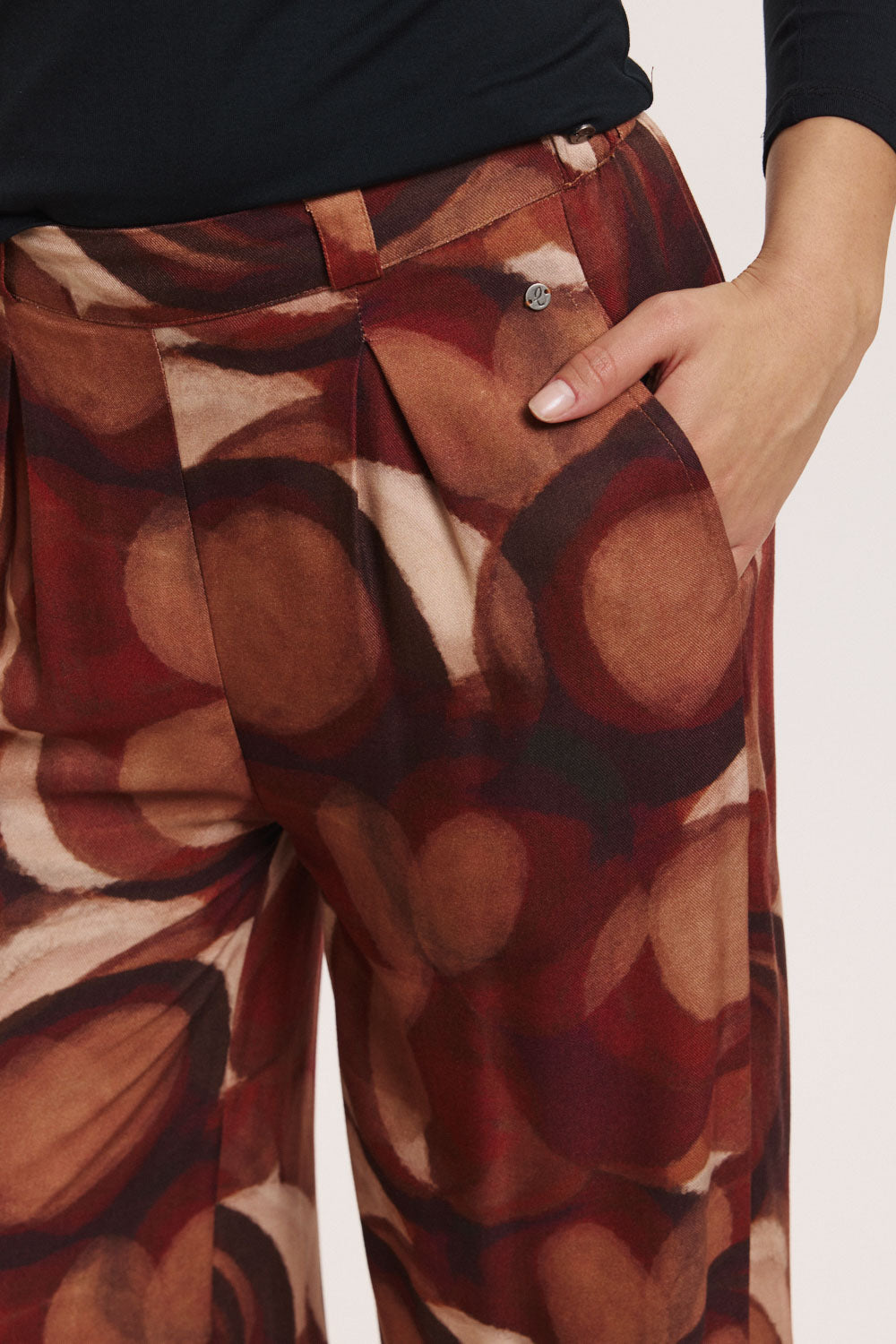 Image Hose Pollyy aus EcoVero™-Twill_3