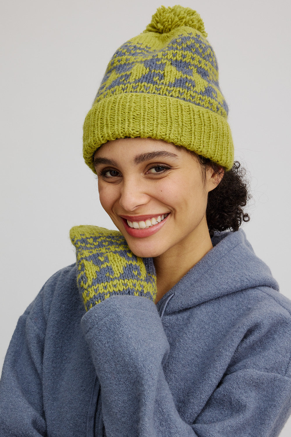 Wool hat with bobble