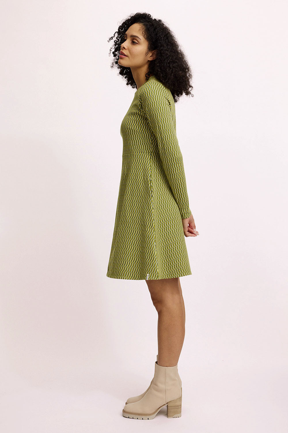 Knitted swing dress with a retro look