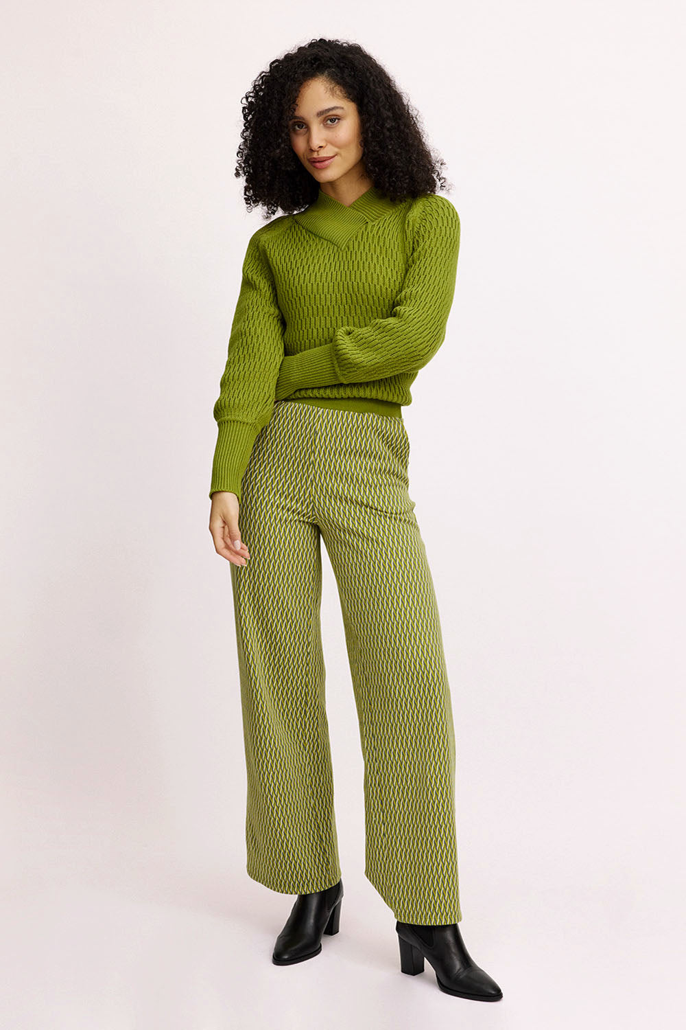 Knitted pants with a retro look