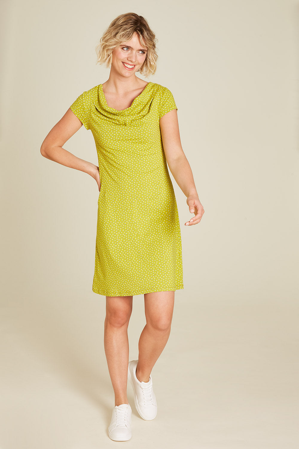 Kleid mit Wasserfall- Ausschnitt