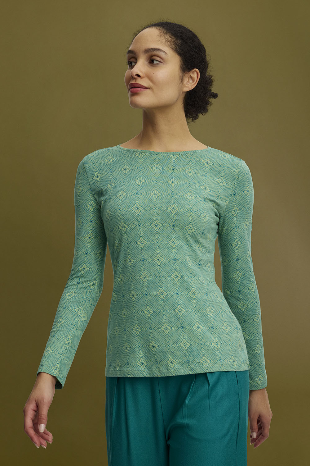 Feminine jersey shirt