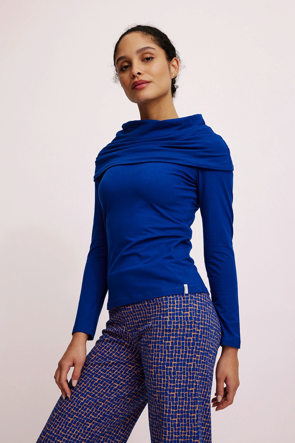 Sweater with large collar